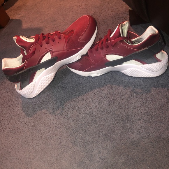 Nike Shoes - Nike huaraches